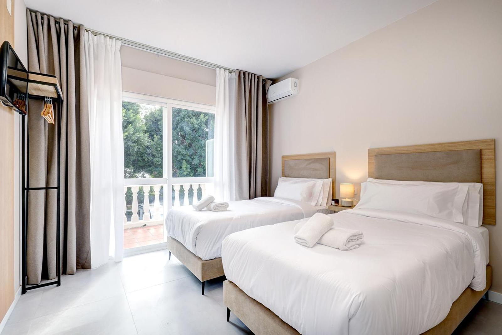 Hostal Puerta Almar 埃斯特波纳 外观 照片
