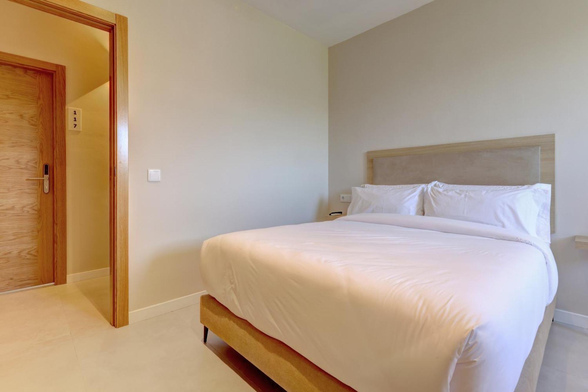 Hostal Puerta Almar 埃斯特波纳 外观 照片