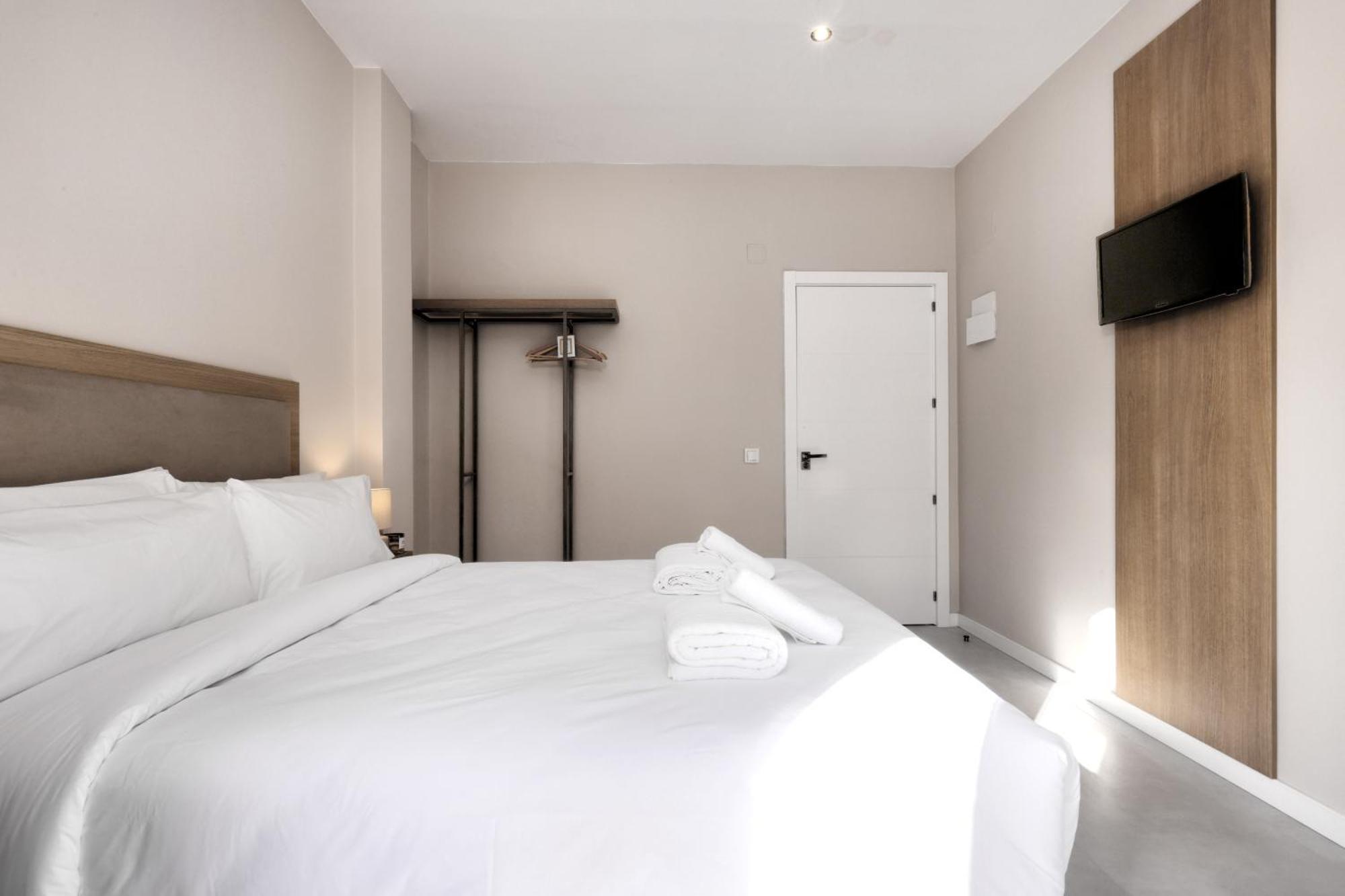 Hostal Puerta Almar 埃斯特波纳 外观 照片