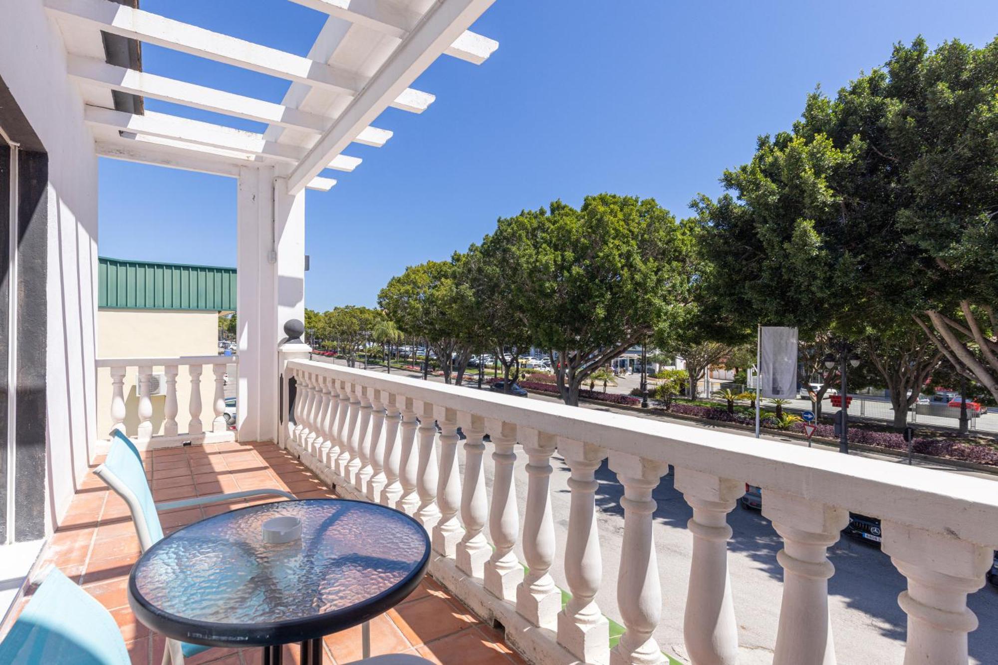 Hostal Puerta Almar 埃斯特波纳 外观 照片