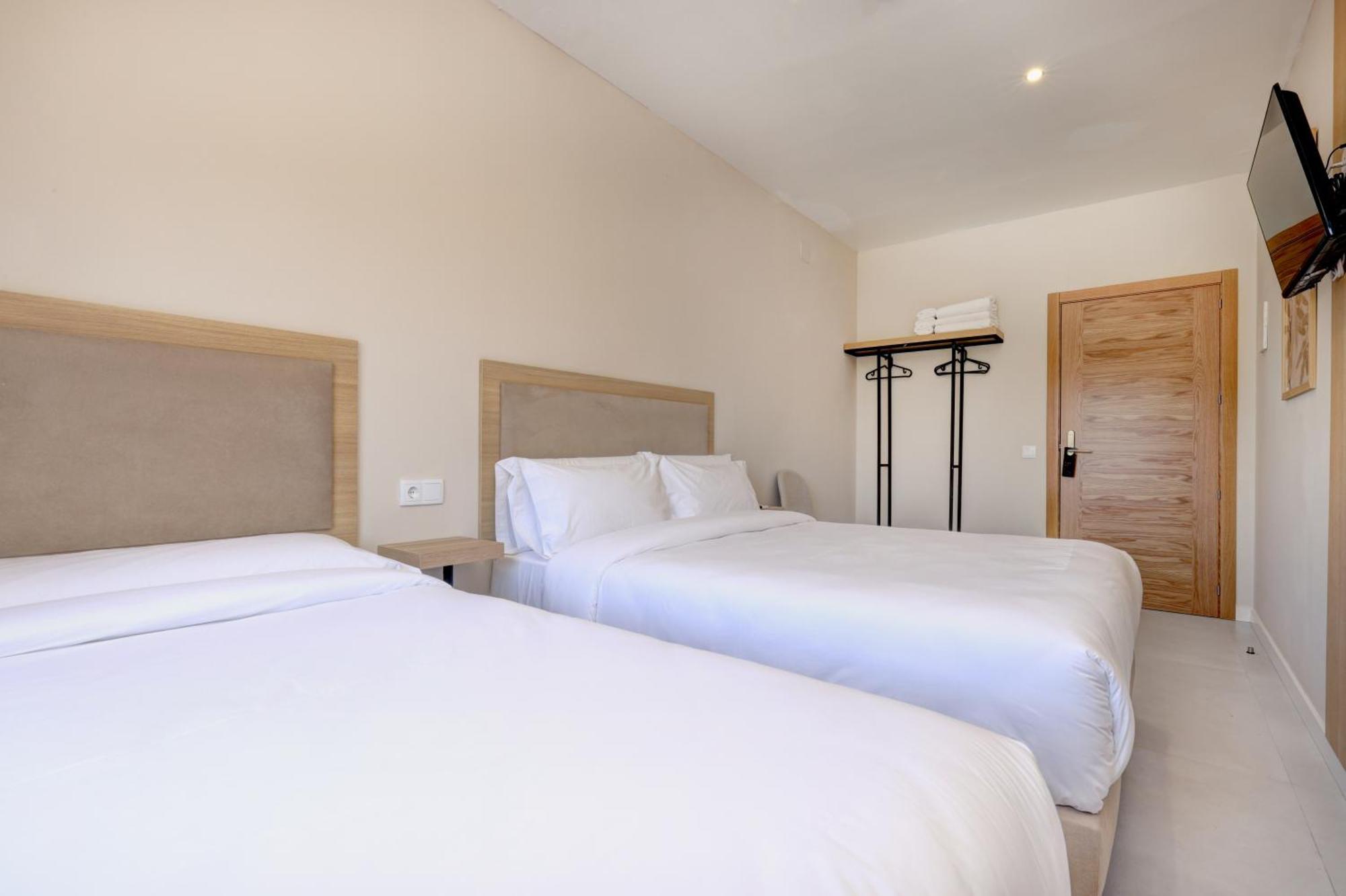 Hostal Puerta Almar 埃斯特波纳 外观 照片
