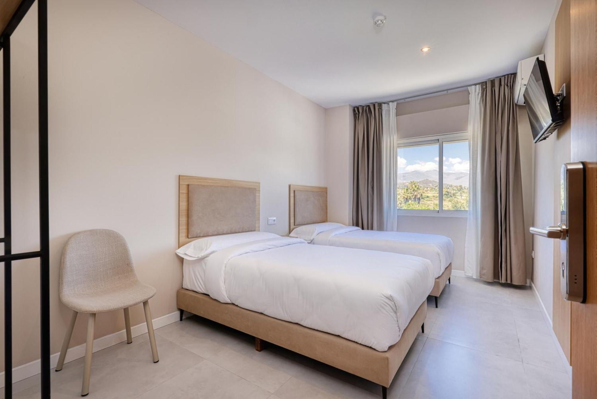 Hostal Puerta Almar 埃斯特波纳 外观 照片